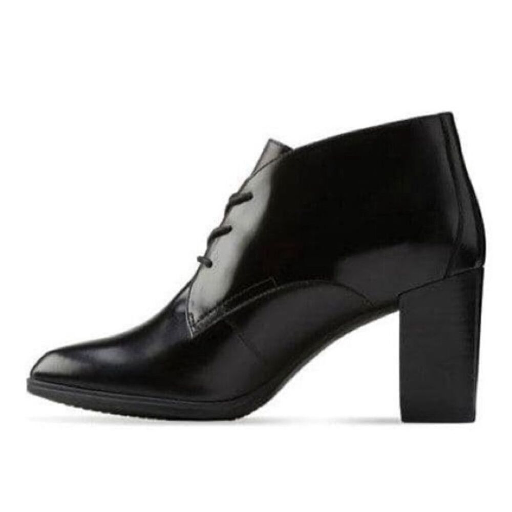 Clark’s Kadri Alexa Booties size 7.5 excellent preowned condition